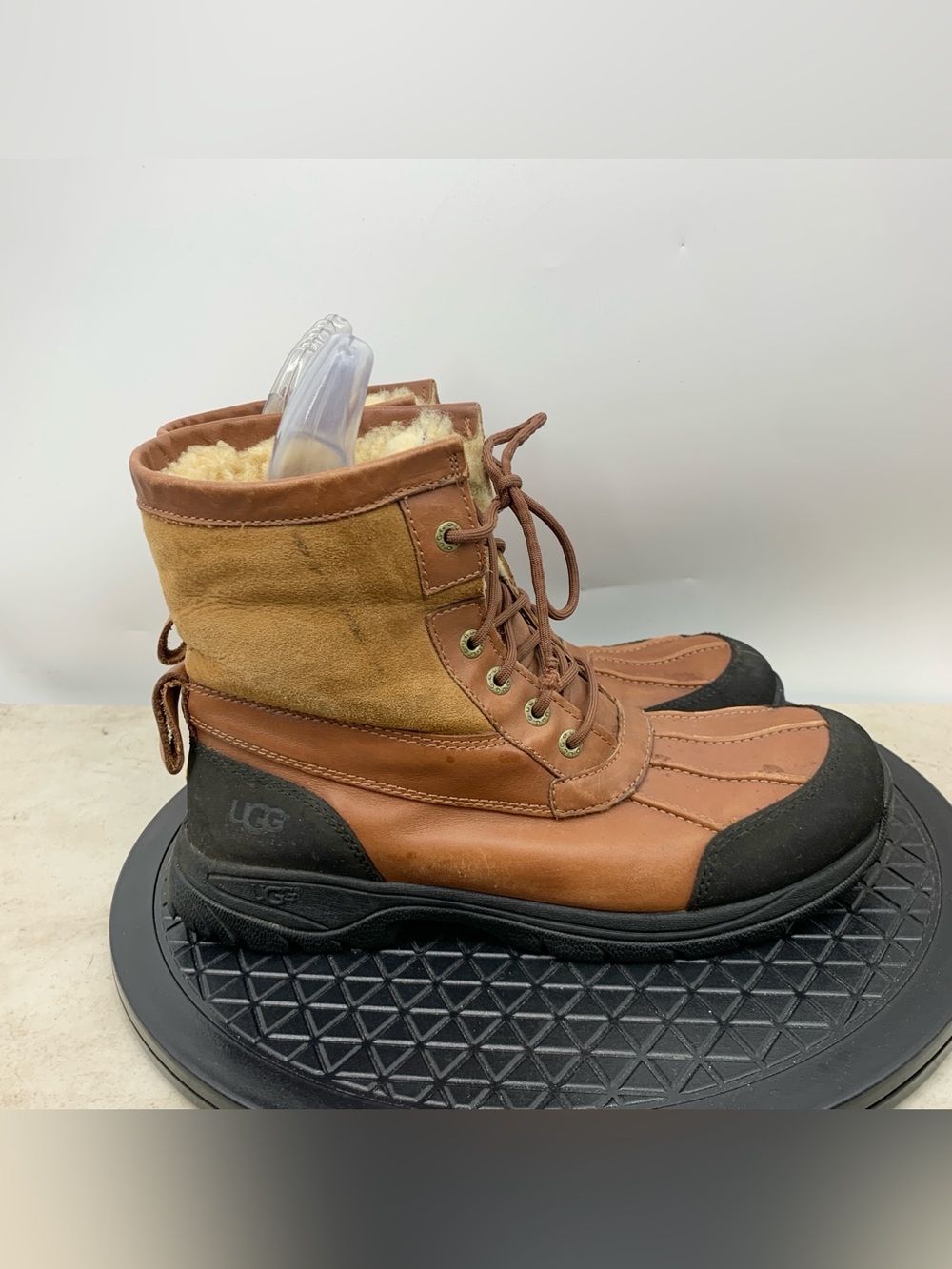 UGG Hilgard Boots Men Size 11 Shoes 3017 Brown Black Leather Suede Fur Lined